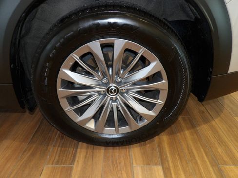 Certified 2024 MAZDA CX-90 3.3 Turbo w/ Preferred Plus AWD/4WD image 9