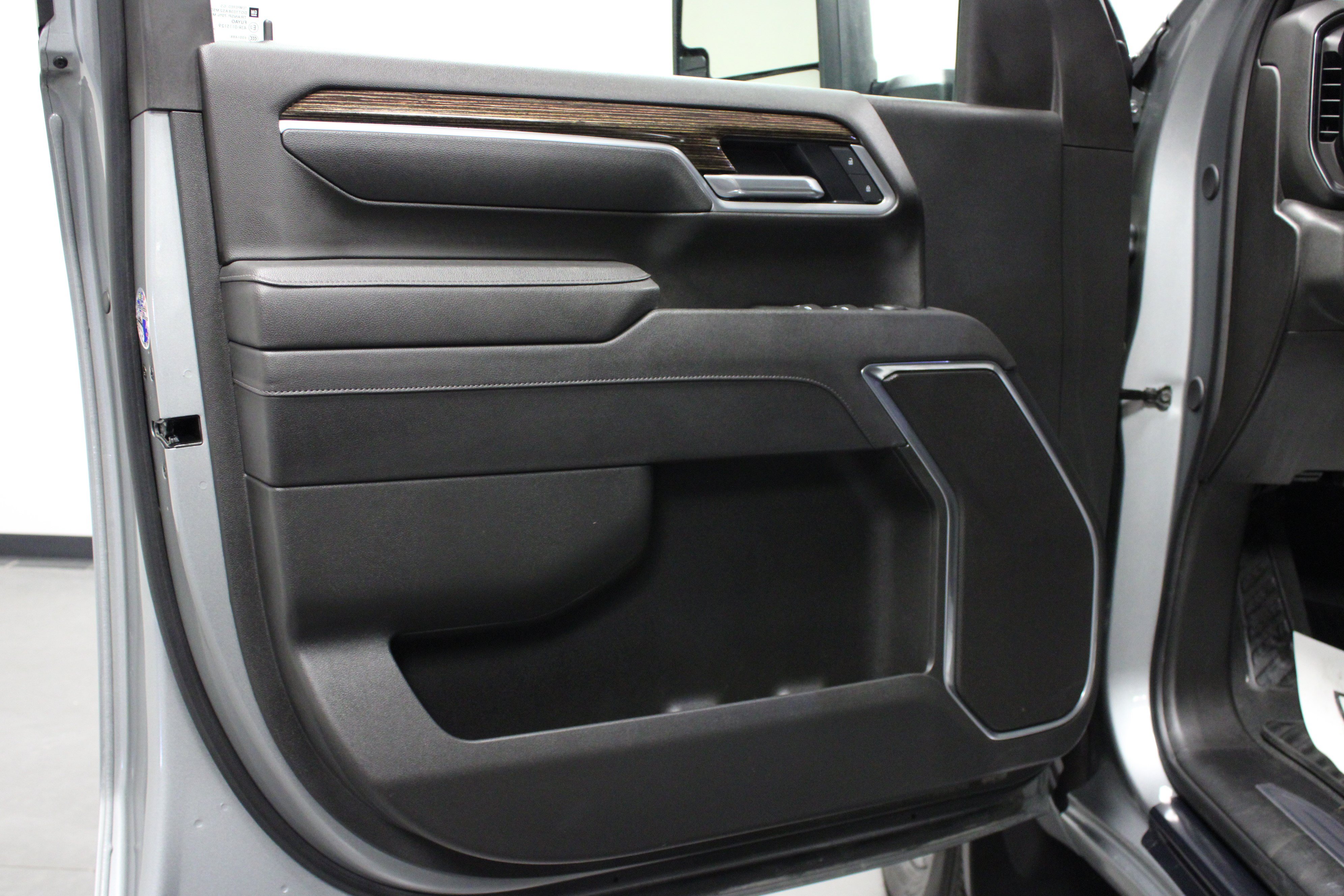 Used 2025 GMC Sierra 2500 SLE w/ SLE Convenience Package AWD/4WD image 11