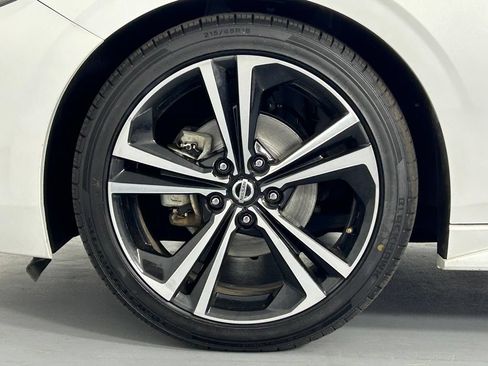 Used 2023 Nissan Sentra SR w/ SR Premium Package FWD image 35