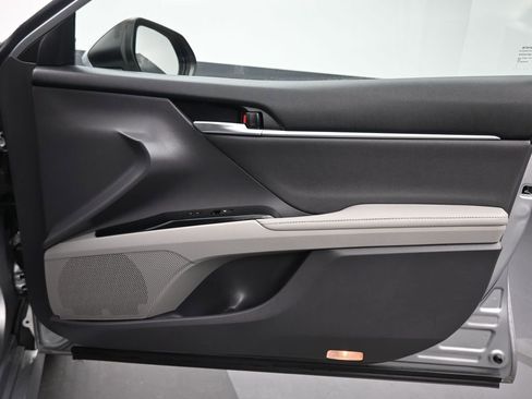 Used 2019 Toyota Camry XLE image 38