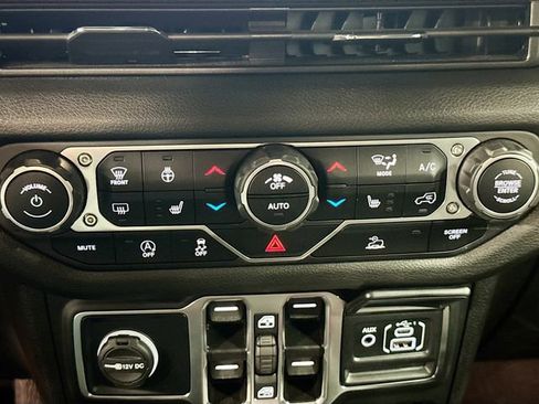 Used 2025 Jeep Wrangler Unlimited Sport AWD/4WD image 15
