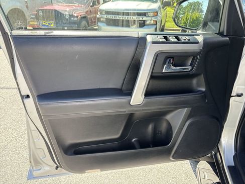 Used 2020 Toyota 4Runner SR5 Premium image 24