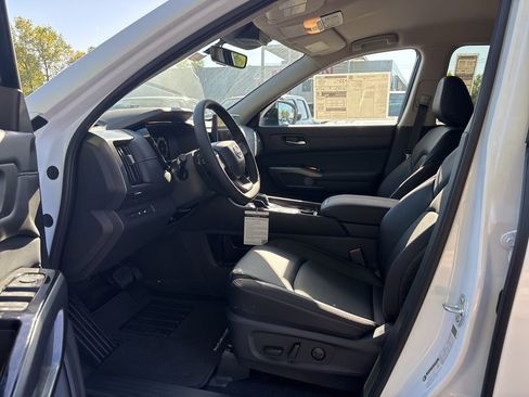 New 2026 Nissan Pathfinder SL AWD/4WD image 13