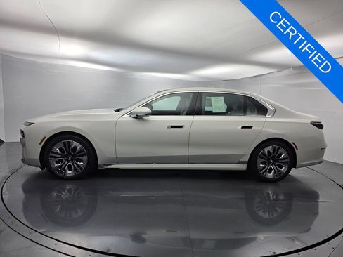 Certified 2023 BMW i7 xDrive60 AWD/4WD image 7