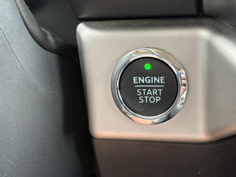 Used 2024 Ford Expedition XLT AWD/4WD image 22