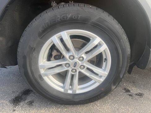 Used 2024 Ford Explorer XLT w/ Equipment Group 202A AWD/4WD image 49