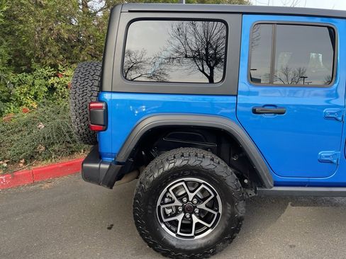 Used 2025 Jeep Wrangler Unlimited Rubicon image 4