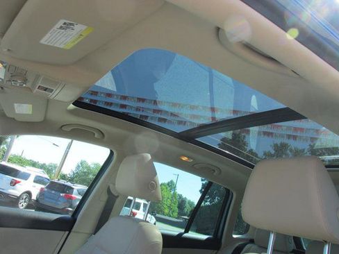 Used 2017 Volkswagen Tiguan Wolfsburg Edition AWD/4WD image 12