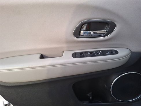 Used 2017 Honda HR-V EX image 18