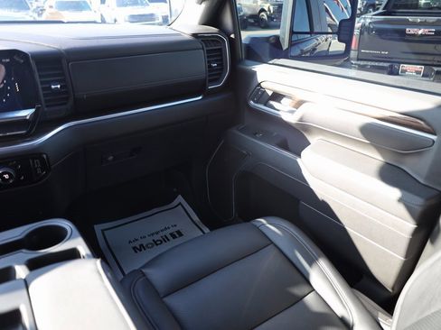 Used 2025 Chevrolet Silverado 2500 LT image 20