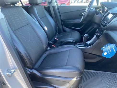 Certified 2022 Chevrolet Trax LT w/ LT Convenience Package image 26