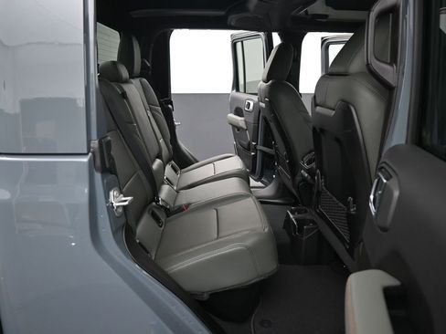 New 2025 Jeep Gladiator Mojave w/ Safety Group image 15