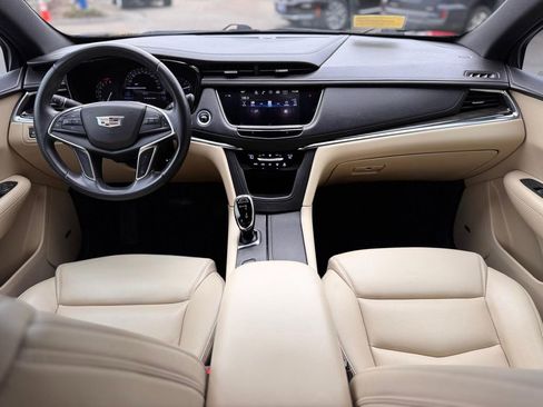 Used 2017 Cadillac XT5 FWD image 11