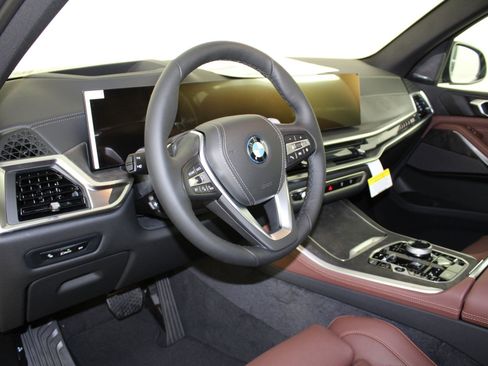 New 2026 BMW X5 xDrive50e w/ Executive Package AWD/4WD image 4