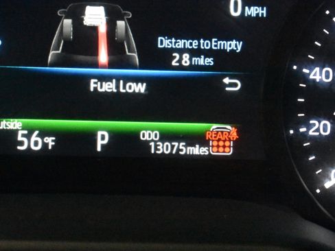 Used 2025 Toyota Sienna XLE FWD image 38