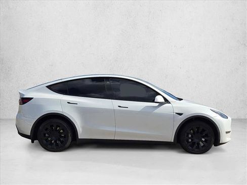 Used 2022 Tesla Model Y Long Range AWD/4WD image 5