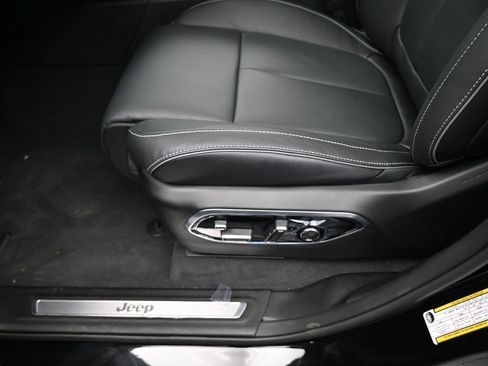 Used 2024 Jeep Grand Cherokee Overland w/ Luxury Tech Group IV image 15