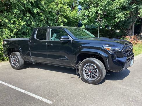 Used 2024 Toyota Tacoma TRD Sport AWD/4WD image 8
