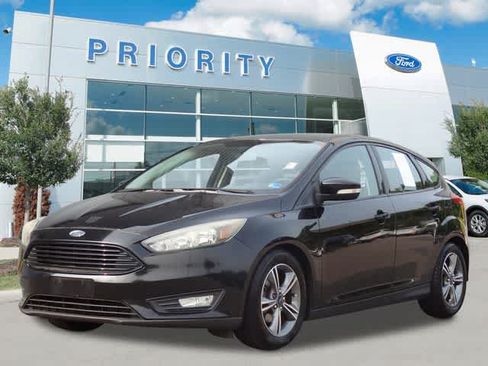 Used 2016 Ford Focus SE FWD image 1