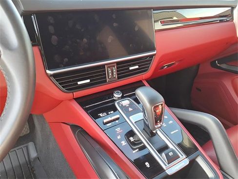 Used 2023 Porsche Cayenne Platinum Edition image 11
