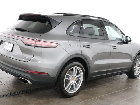 Used 2021 Porsche Cayenne AWD/4WD image 5