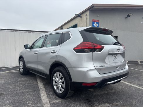 Used 2017 Nissan Rogue S image 3