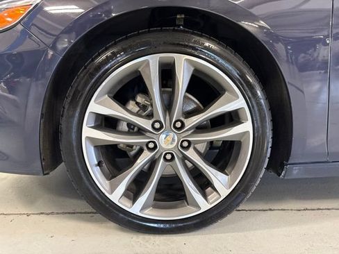 Used 2025 Chevrolet Malibu LT FWD image 9