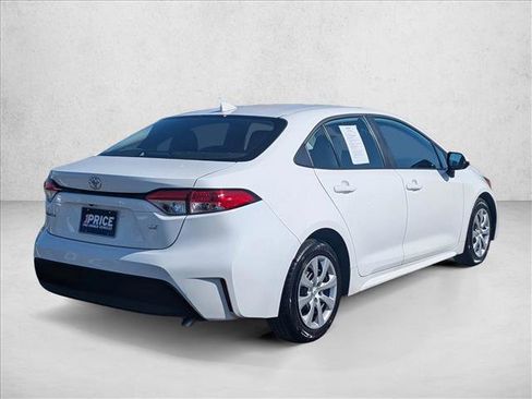 Used 2025 Toyota Corolla LE image 5