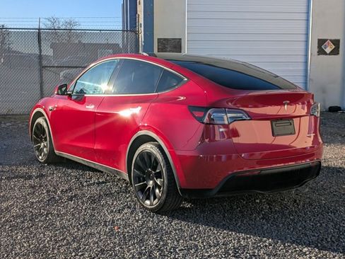 Used 2021 Tesla Model Y Long Range image 8