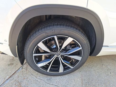 New 2026 Volkswagen Atlas Cross Sport SEL Premium R-Line image 28