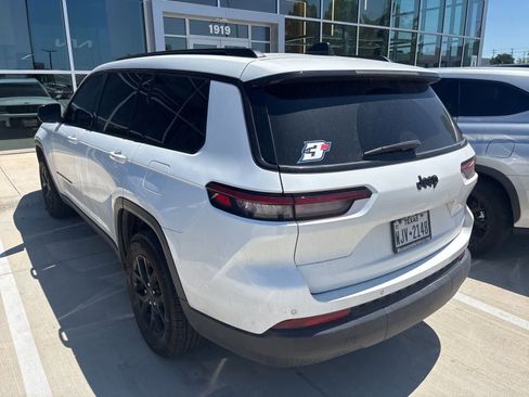 Used 2025 Jeep Grand Cherokee L Altitude RWD image 4