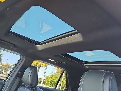 Used 2019 Ford Explorer Platinum image 16