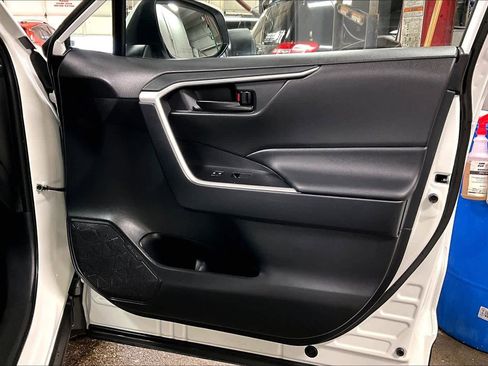 Certified 2025 Toyota RAV4 LE image 20