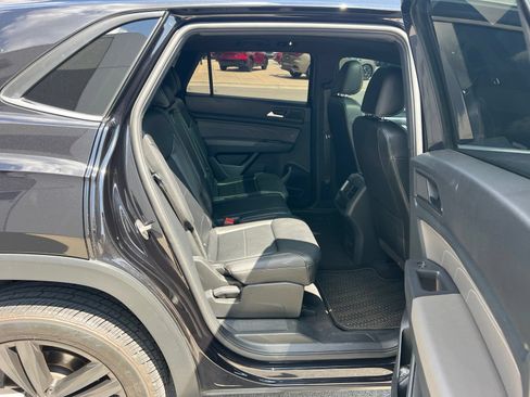 Used 2021 Volkswagen Atlas Cross Sport SE FWD image 31