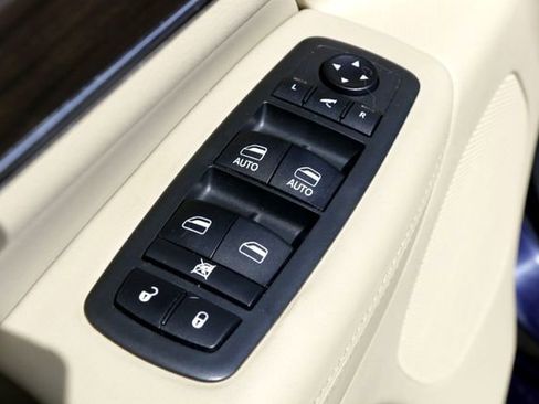 Used 2018 Jeep Grand Cherokee Overland RWD image 21