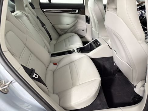 Certified 2018 Porsche Panamera image 29