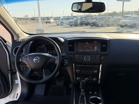 Used 2014 Nissan Pathfinder Platinum w/ Platinum Premium Package image 17