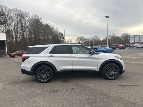 New 2026 Ford Explorer ST-Line w/ ST-Line Street Pack image 2