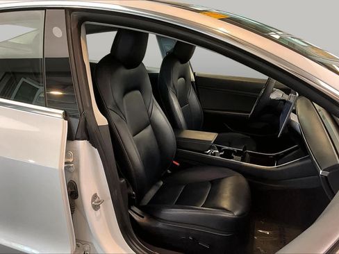 Used 2020 Tesla Model 3 Standard Range Plus RWD image 8