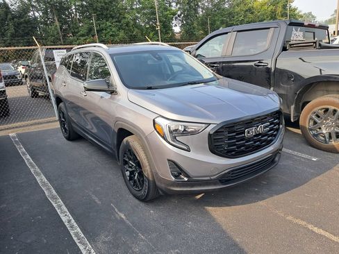 Used 2021 GMC Terrain SLT w/ LPO, Dark Accent Package AWD/4WD image 6