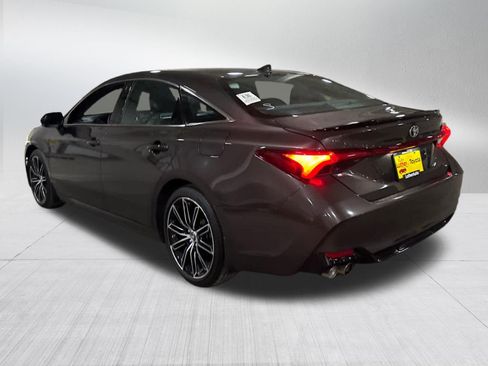Used 2019 Toyota Avalon XSE FWD image 4