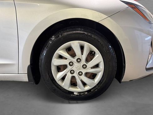 Used 2019 Hyundai Elantra SE w/ Cargo Package FWD image 18