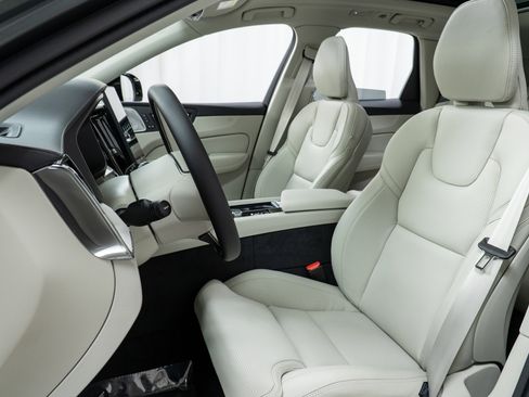 New 2026 Volvo XC60 T8 Ultra image 13