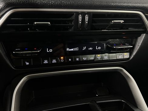 Used 2024 MAZDA CX-90 3.3 Turbo w/ Preferred Plus image 18