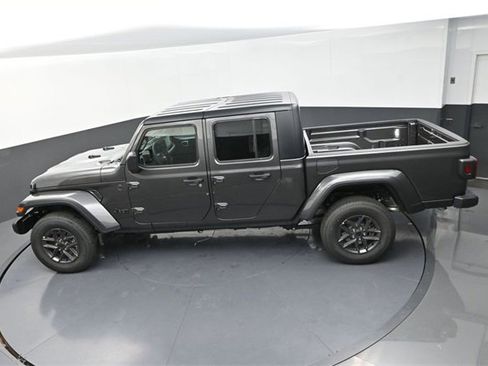 New 2025 Jeep Gladiator Sport image 12