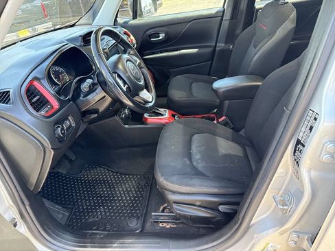 Used 2018 Jeep Renegade Trailhawk AWD/4WD image 11