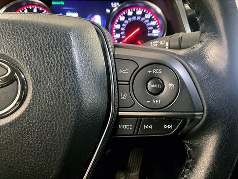 Used 2019 Toyota Camry XSE image 19