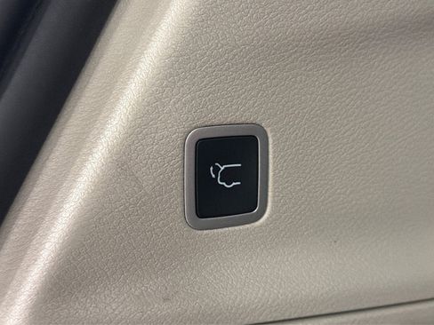 Used 2024 Chrysler Pacifica Touring-L FWD image 47