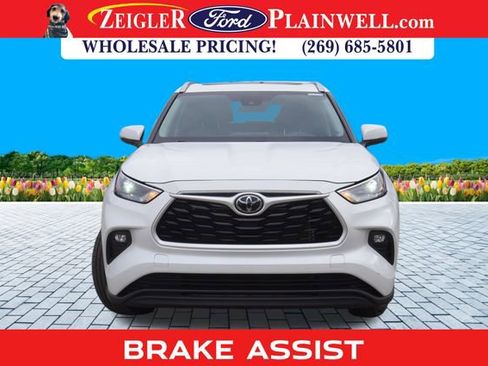 Used 2023 Toyota Highlander XLE image 8