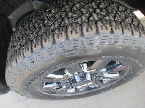 Certified 2025 GMC Sierra 2500 AT4 image 13